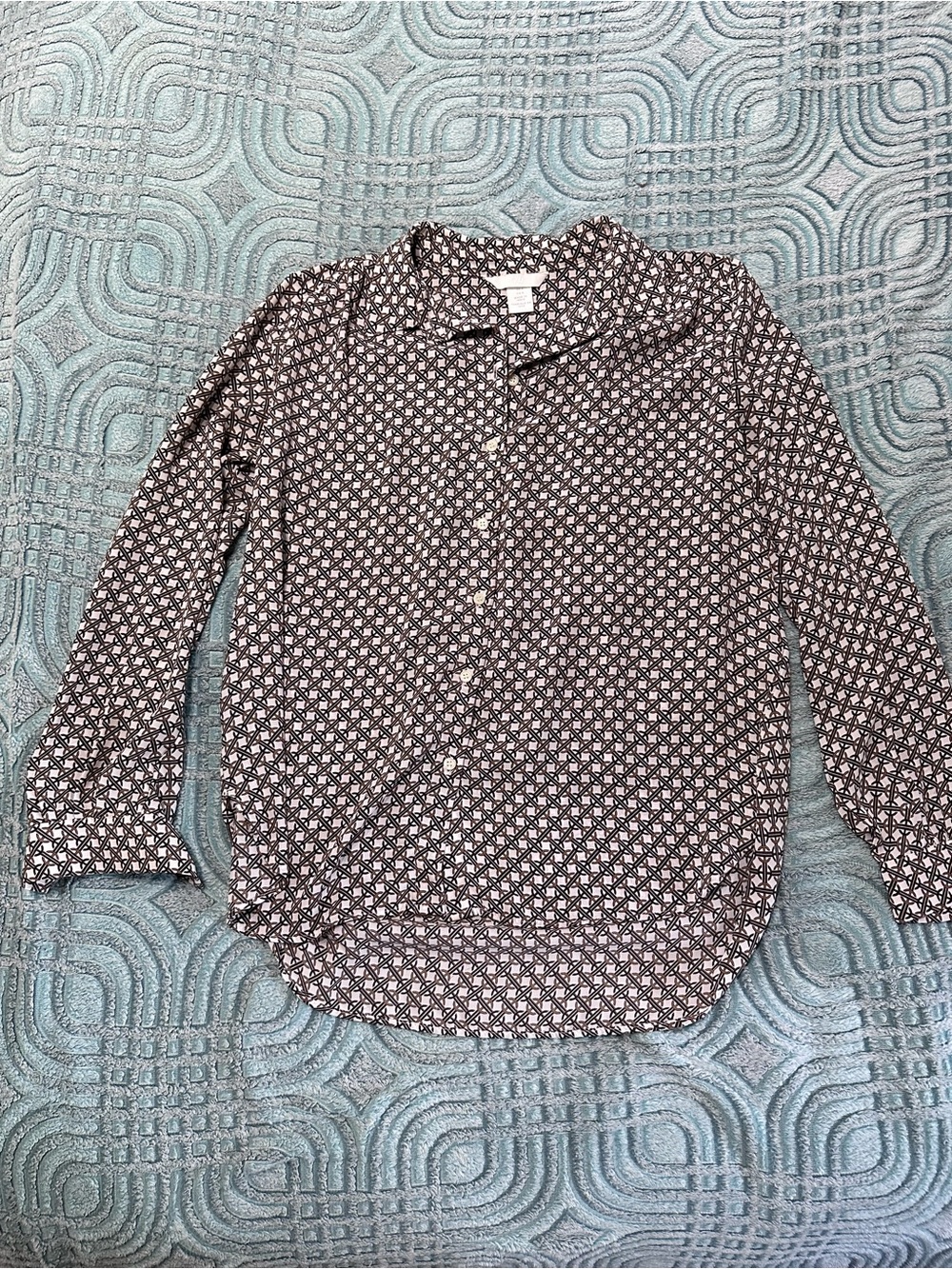 Women’s Black Patterned Long-Sleeve Button-Up Shirt
